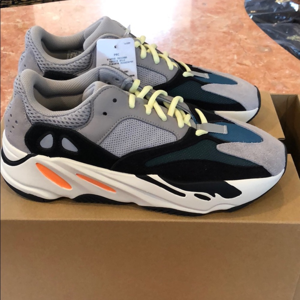 YEEZY BOOST WAVE RUNNER SIZE 9 - Picture 6 of 7